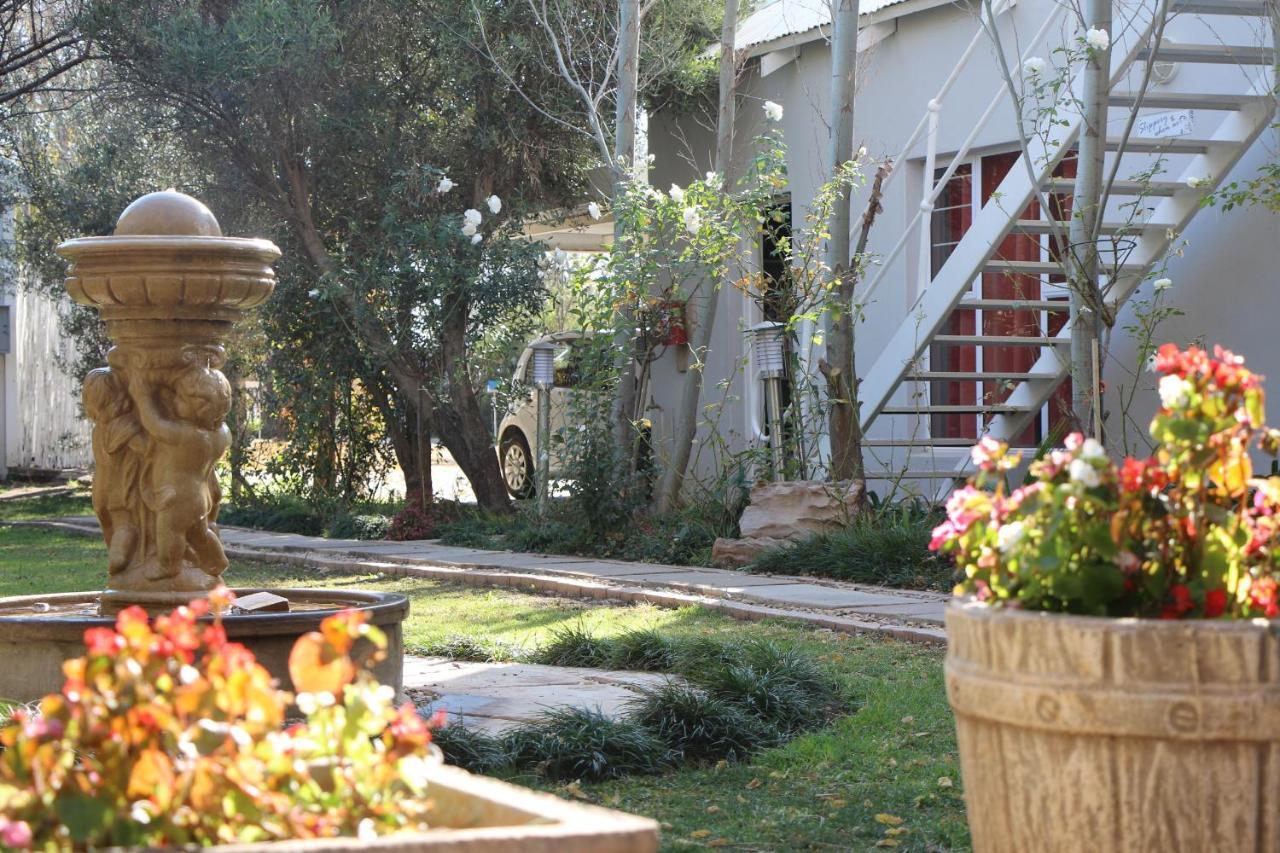 Indigo Moon Guesthouse Lichtenburg Bagian luar foto