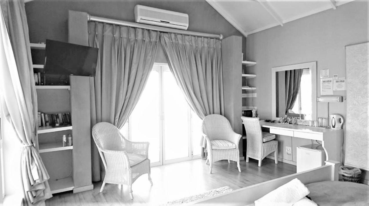 Indigo Moon Guesthouse Lichtenburg Bagian luar foto
