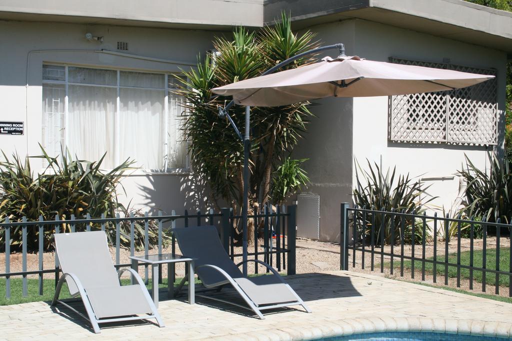 Indigo Moon Guesthouse Lichtenburg Bagian luar foto