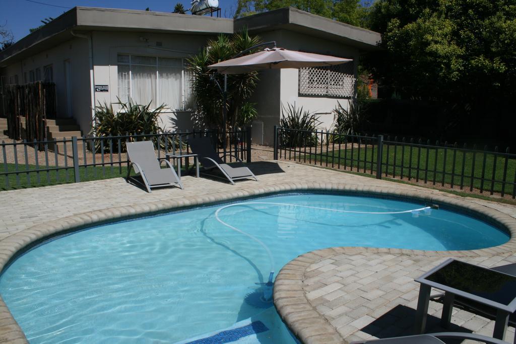 Indigo Moon Guesthouse Lichtenburg Bagian luar foto