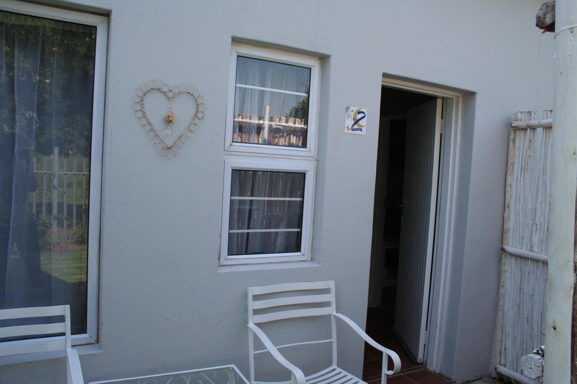 Indigo Moon Guesthouse Lichtenburg Ruang foto