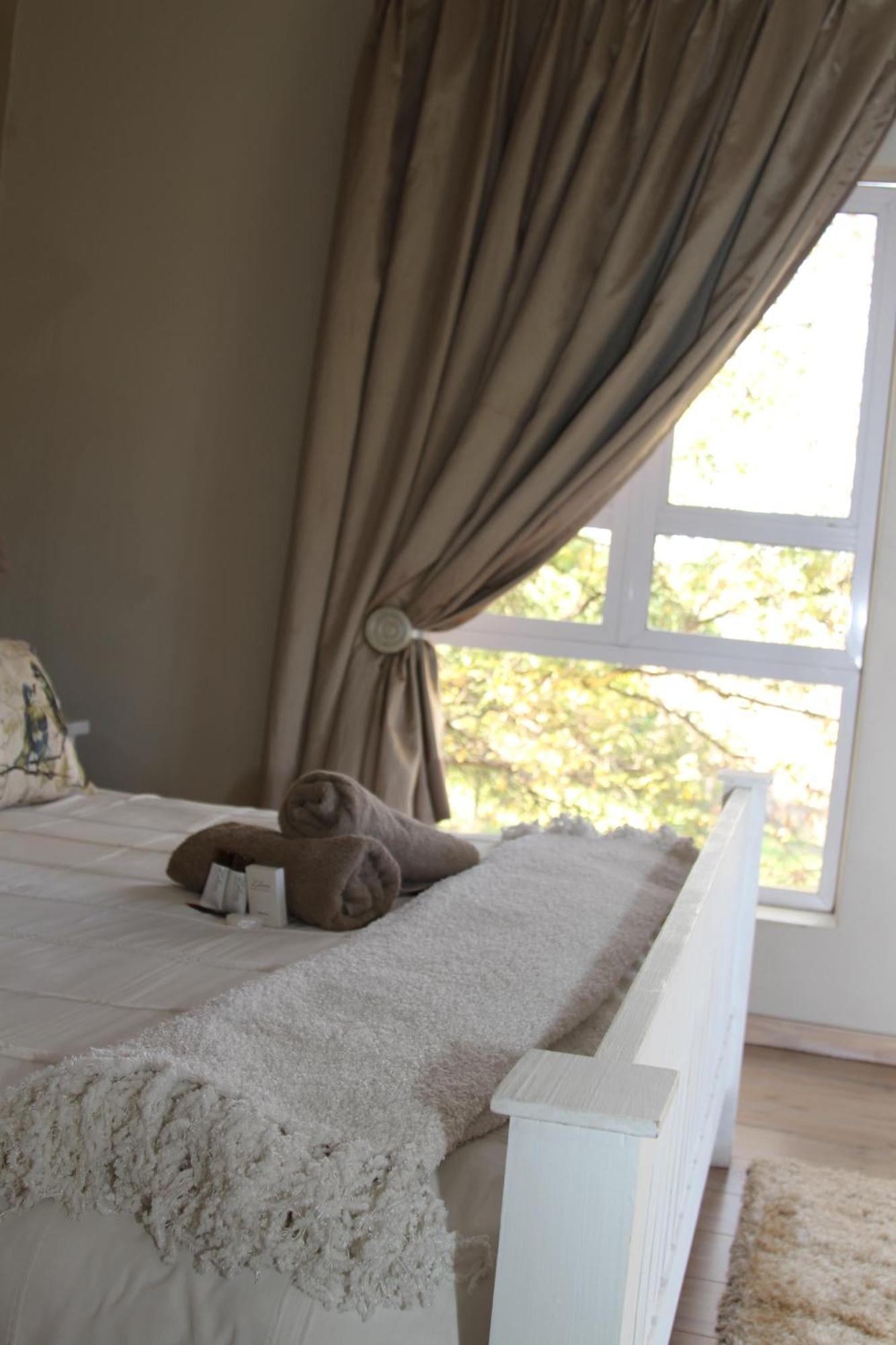 Indigo Moon Guesthouse Lichtenburg Bagian luar foto