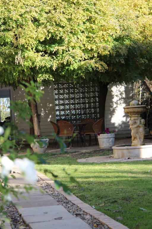 Indigo Moon Guesthouse Lichtenburg Bagian luar foto