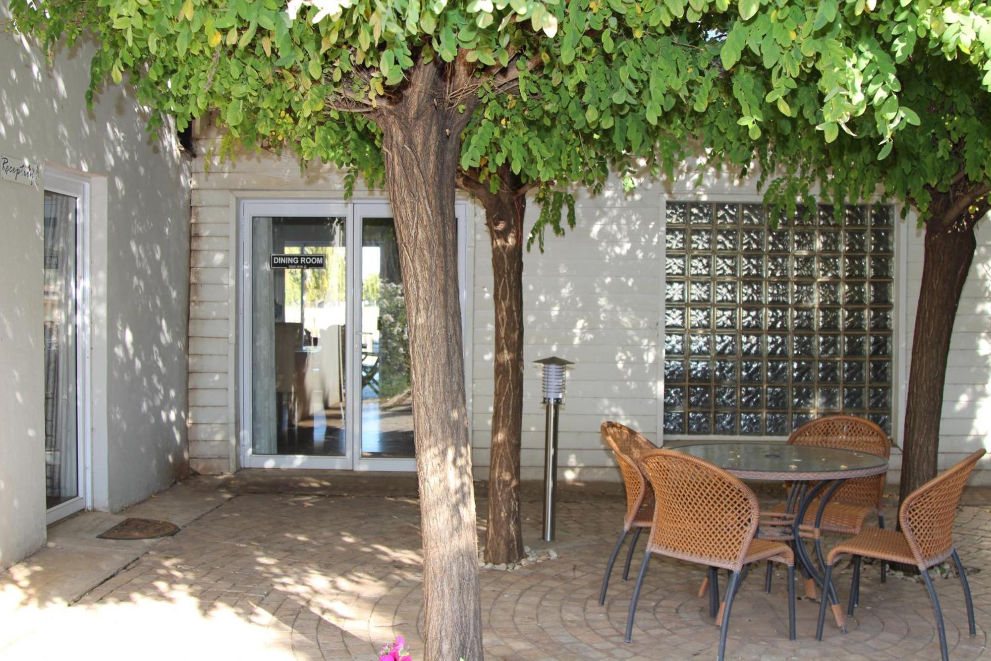 Indigo Moon Guesthouse Lichtenburg Bagian luar foto