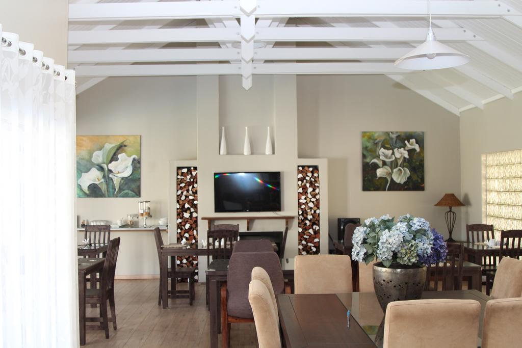 Indigo Moon Guesthouse Lichtenburg Bagian luar foto