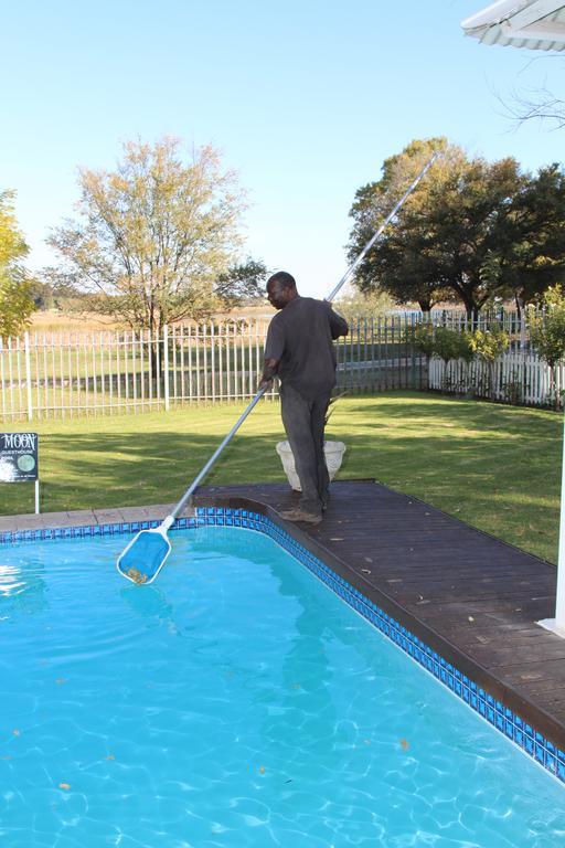 Indigo Moon Guesthouse Lichtenburg Bagian luar foto