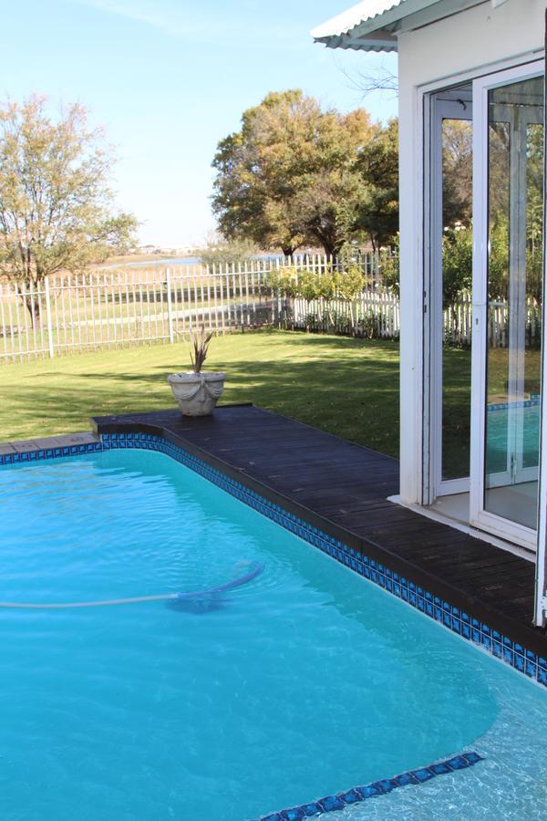 Indigo Moon Guesthouse Lichtenburg Bagian luar foto