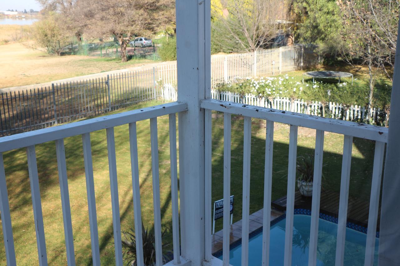Indigo Moon Guesthouse Lichtenburg Bagian luar foto