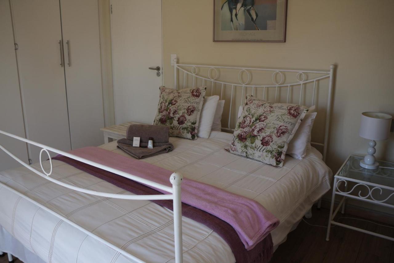 Indigo Moon Guesthouse Lichtenburg Bagian luar foto