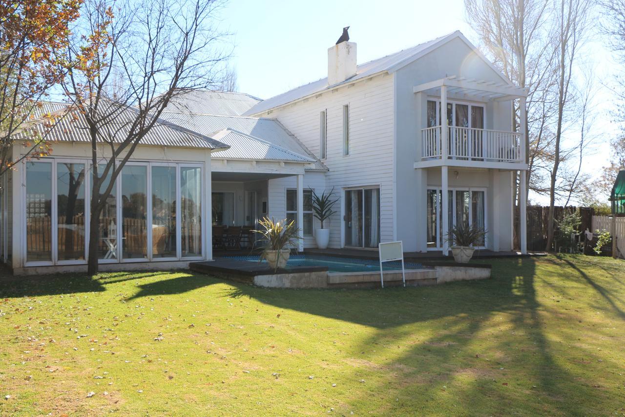 Indigo Moon Guesthouse Lichtenburg Bagian luar foto