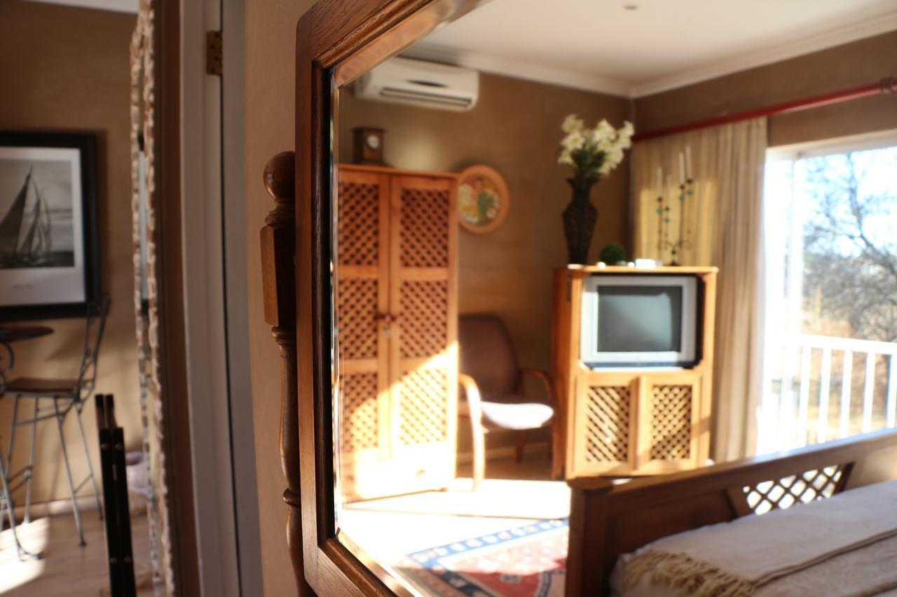 Indigo Moon Guesthouse Lichtenburg Bagian luar foto