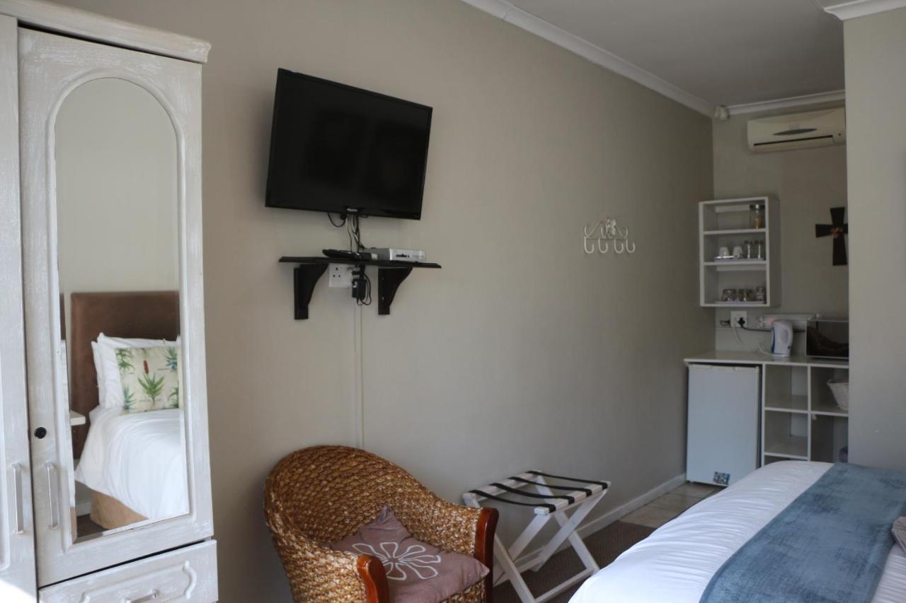 Indigo Moon Guesthouse Lichtenburg Bagian luar foto