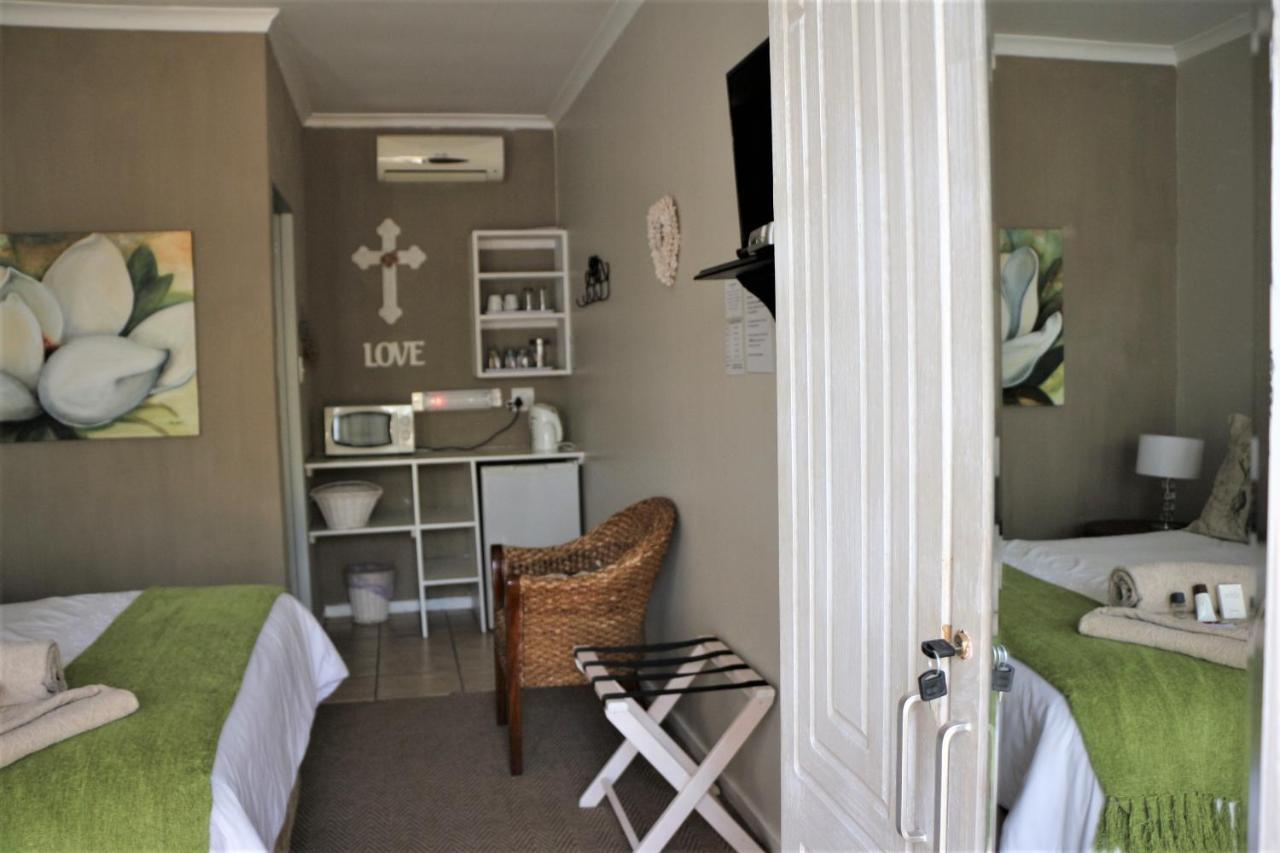Indigo Moon Guesthouse Lichtenburg Bagian luar foto