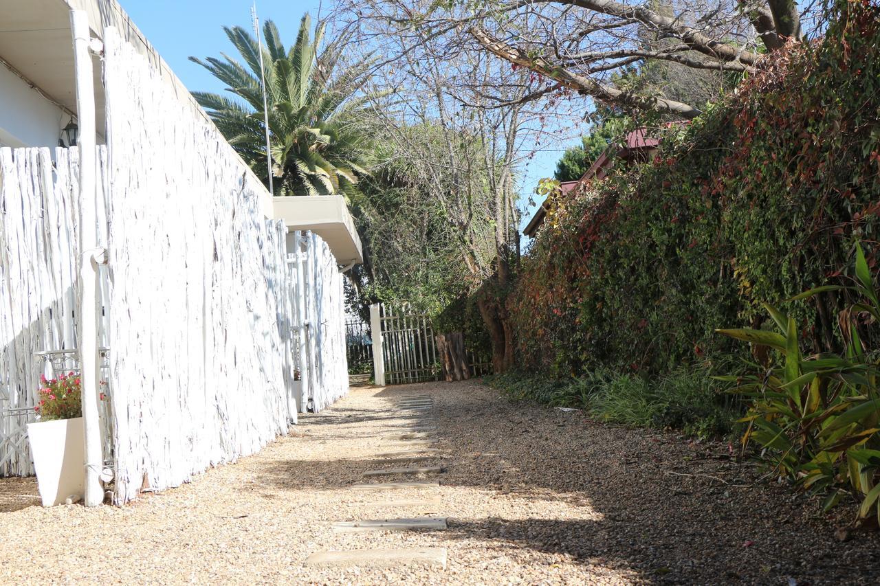 Indigo Moon Guesthouse Lichtenburg Bagian luar foto