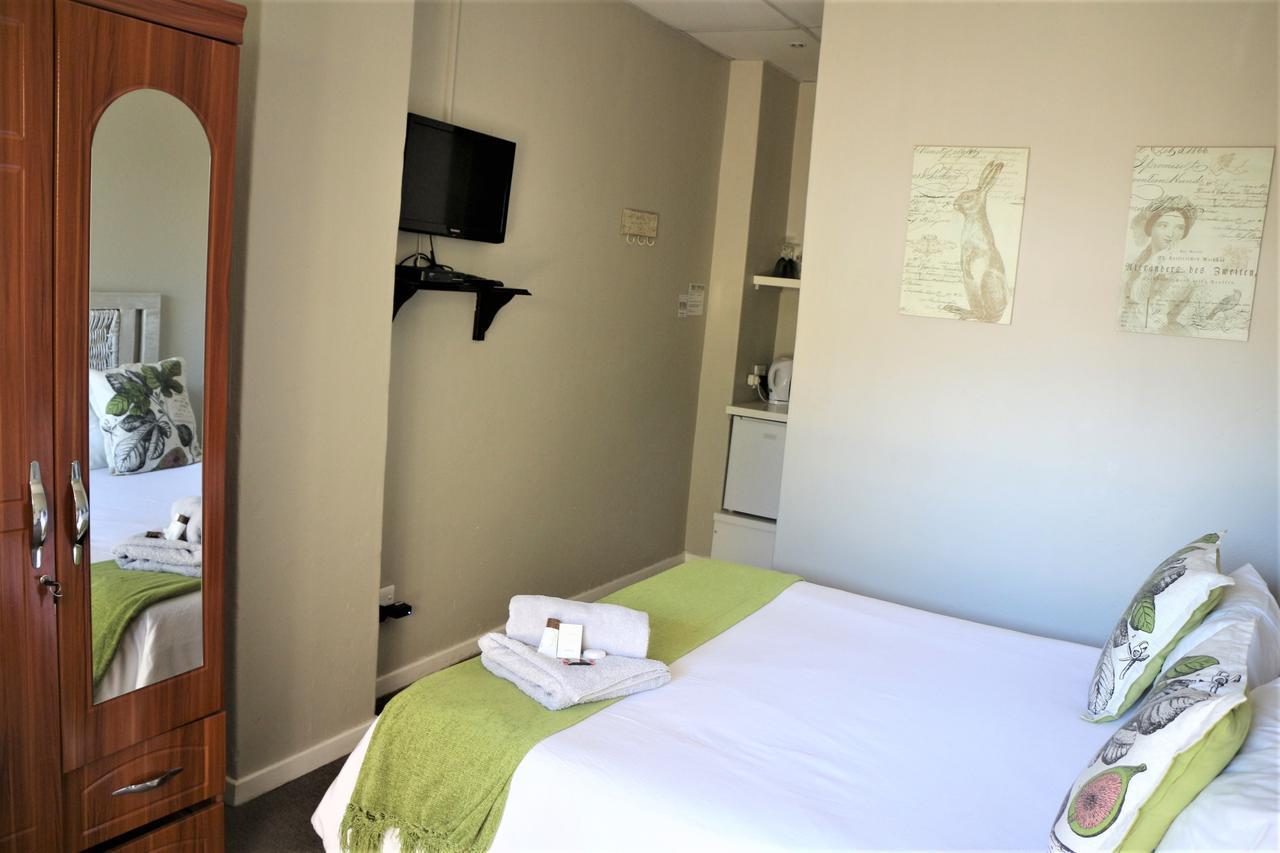 Indigo Moon Guesthouse Lichtenburg Bagian luar foto