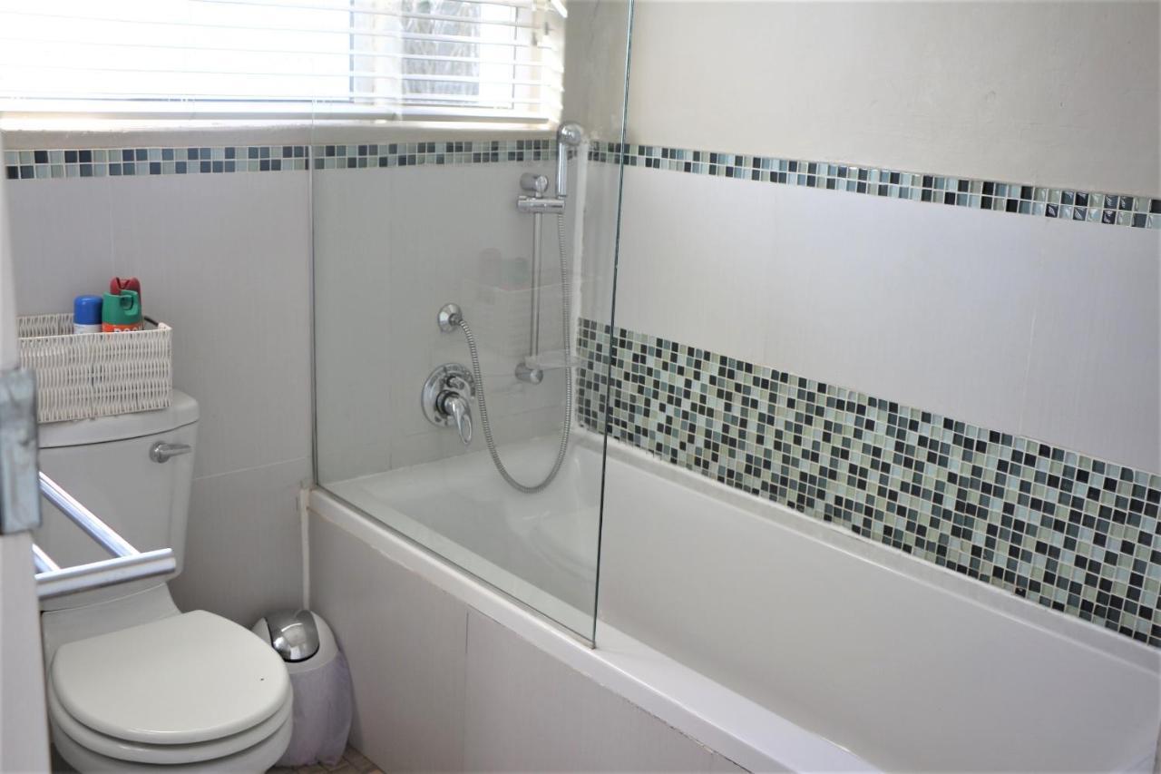 Indigo Moon Guesthouse Lichtenburg Bagian luar foto