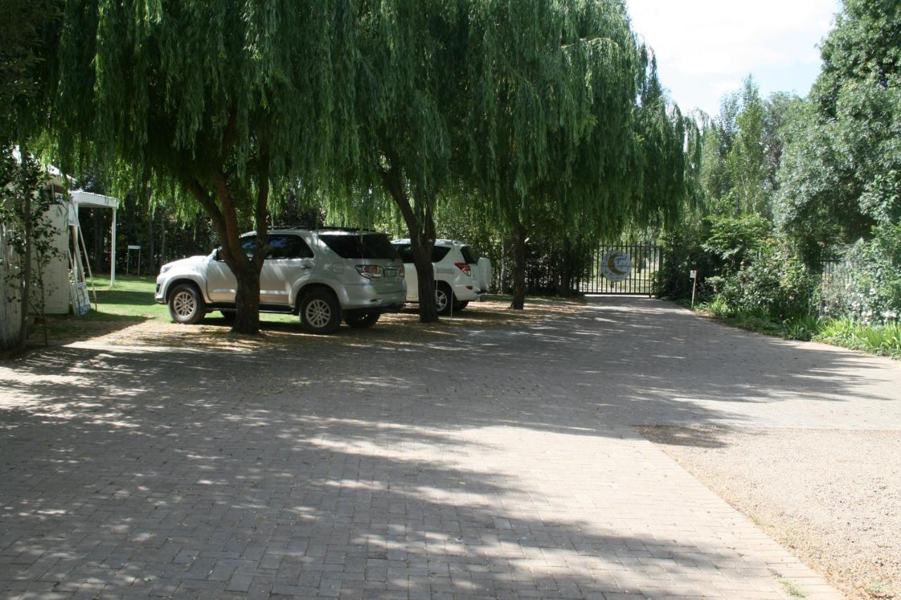 Indigo Moon Guesthouse Lichtenburg Bagian luar foto