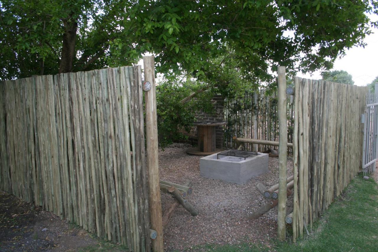 Indigo Moon Guesthouse Lichtenburg Bagian luar foto